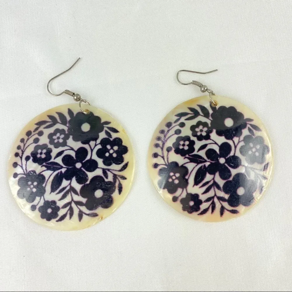 Vintage 90s Floral Mother Of Pearl Boho‎ Disc Dangle Earrings Cream Black